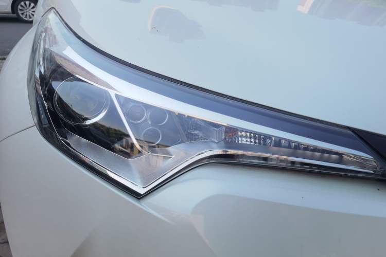 Used Toyota IZOA 2020 2.0L Enjoy Edition Right Front Headlight