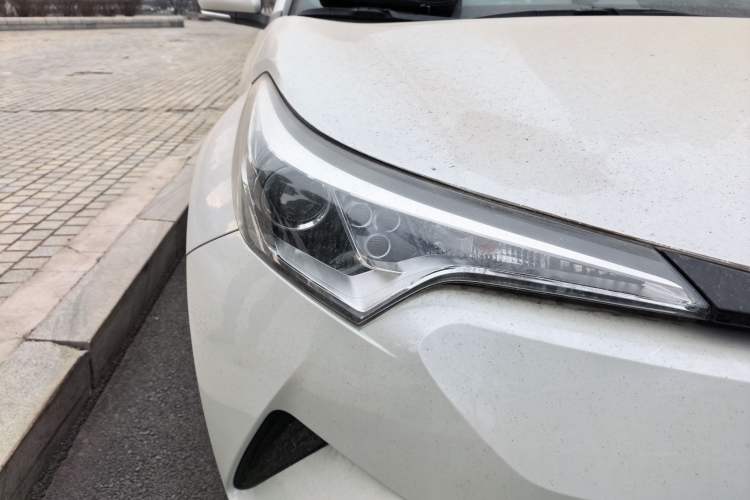 Used Toyota IZOA 2020 2.0L Enjoy Edition Right Front Headlight