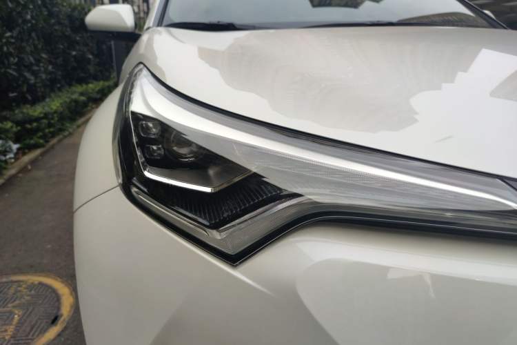Used Toyota IZOA 2020 2.0L Yichi Version Right Front Headlight