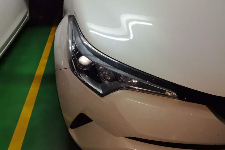 Used Toyota IZOA 2020 2.0L Enjoy Edition Right Front Headlight