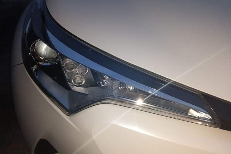 Used Toyota IZOA 2020 2.0L Enjoy Edition Right Front Headlight