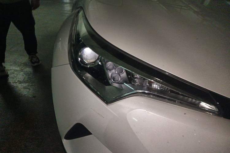 Used Toyota IZOA 2020 2.0L Enjoy Edition Right Front Headlight