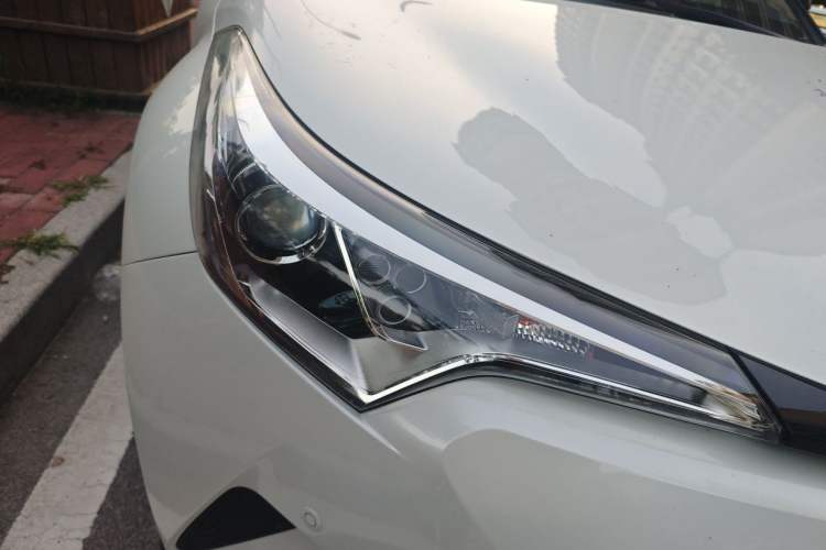 Used Toyota IZOA 2020 2.0L Yi Xiang CARE Right Front Headlight