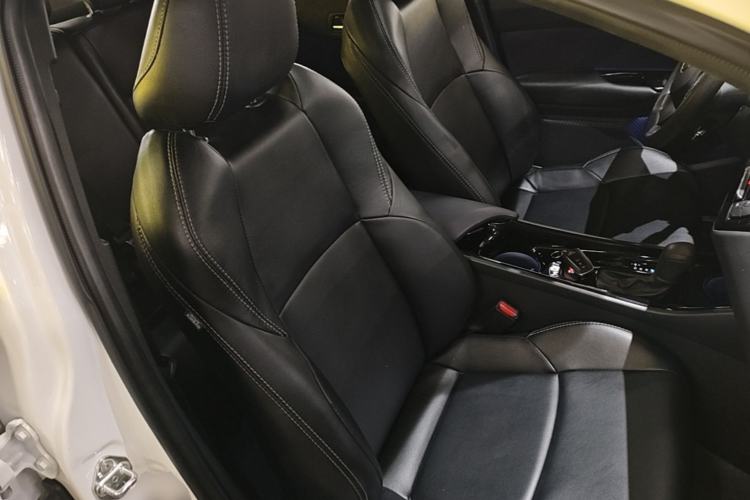 Used Toyota IZOA 2020 2.0L Enjoy Edition Right Front Seat