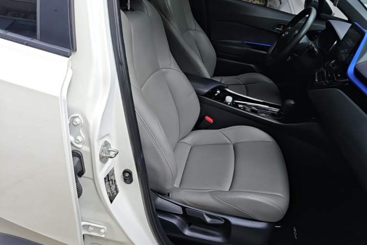 Used Toyota IZOA 2020 2.0L Enjoy Edition Right Front Seat