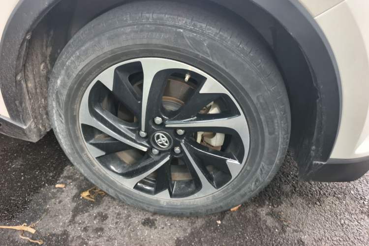 Used Toyota IZOA 2020 2.0L Yichi Version Right Front Wheel Hub
