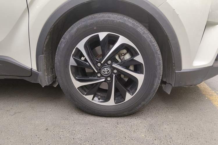 Used Toyota IZOA 2020 2.0L Yichi Version Right Front Wheel Hub