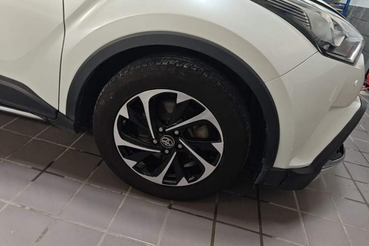 Used Toyota IZOA 2020 2.0L Yichi Version Right Front Wheel Hub