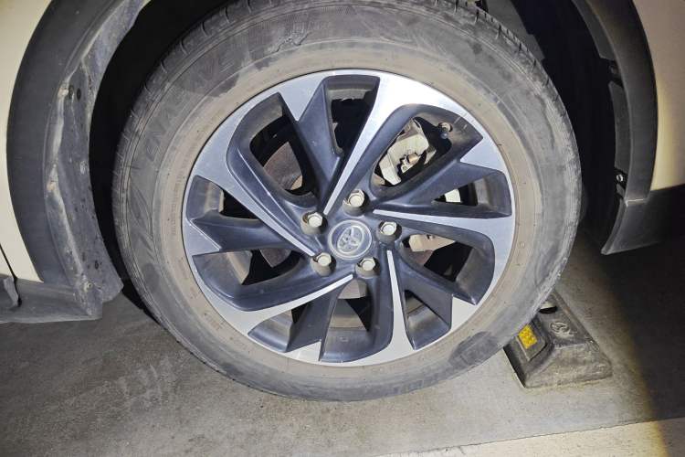 Used Toyota IZOA 2020 2.0L Yichi Version Right Front Wheel Hub