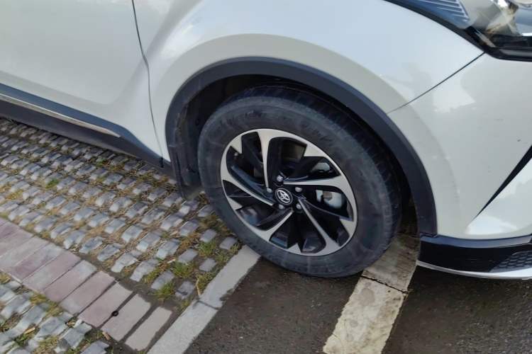 Used Toyota IZOA 2020 2.0L Yichi Version Right Front Wheel Hub