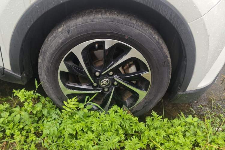Used Toyota IZOA 2020 2.0L Yichi Version Right Front Wheel Hub