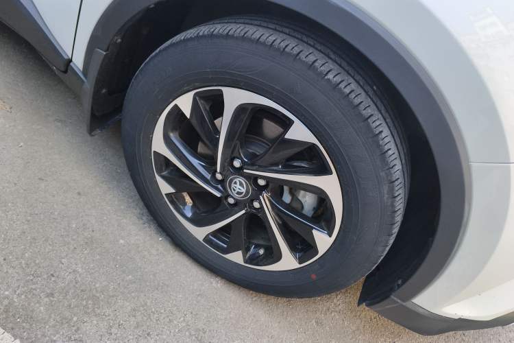 Used Toyota IZOA 2020 2.0L Yichi Version Right Front Wheel Hub