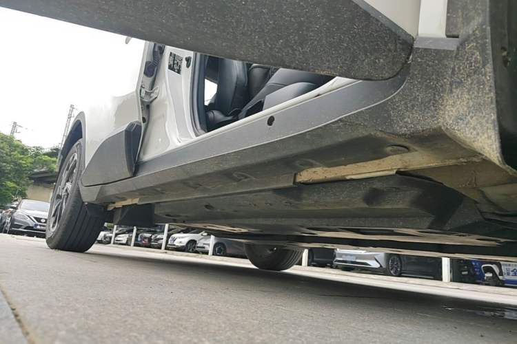 Used Toyota IZOA 2020 2.0L Yichi Version Right Side Sill