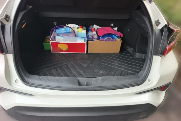 Used Toyota IZOA 2020 2.0L Yichi Version Trunk