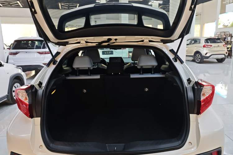 Used Toyota IZOA 2020 2.0L Yi Xiang CARE Trunk