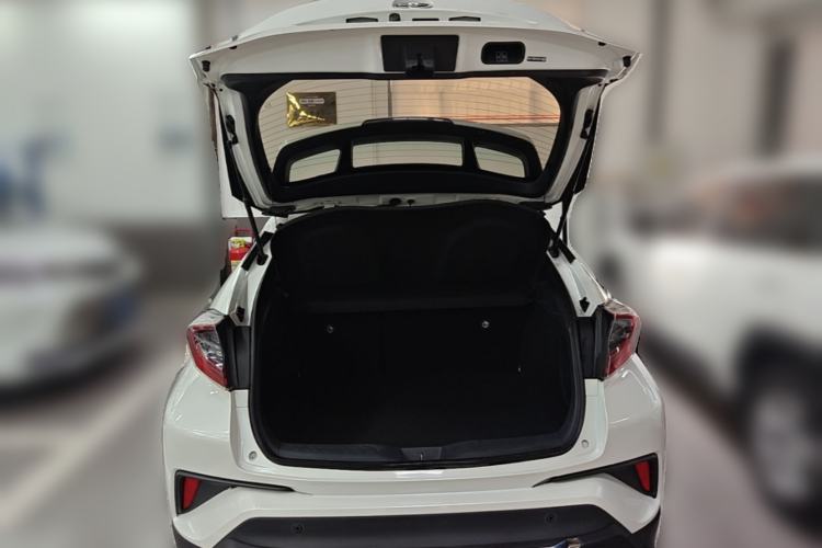 Used Toyota IZOA 2020 2.0L Yichi Version Trunk