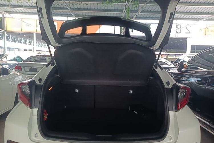 Used Toyota IZOA 2020 2.0L Yichi Version Trunk