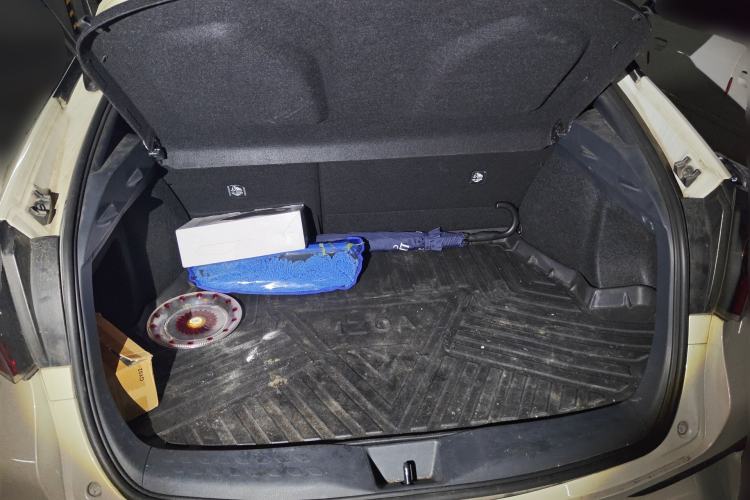 Used Toyota IZOA 2020 2.0L Yichi Version Trunk