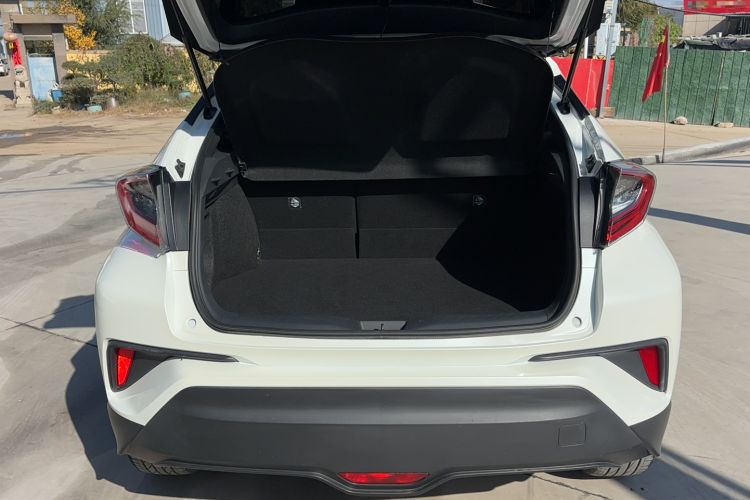 Used Toyota IZOA 2020 2.0L Yichi Version Trunk