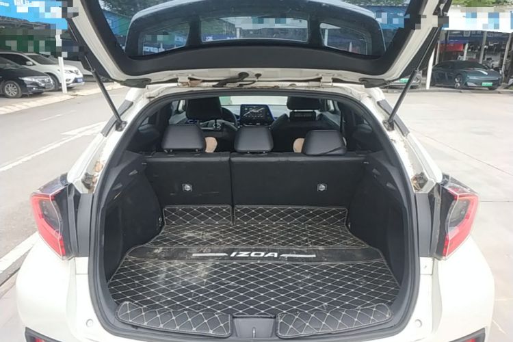 Used Toyota IZOA 2020 2.0L Yichi Version Trunk