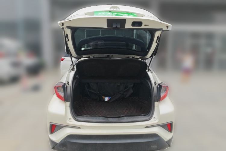 Used Toyota IZOA 2020 2.0L Yichi Version Trunk