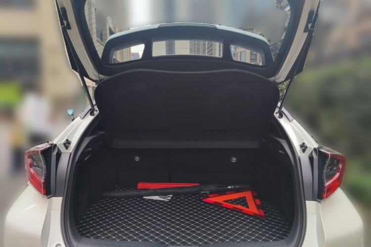 Used Toyota IZOA 2020 2.0L Yichi Version Trunk