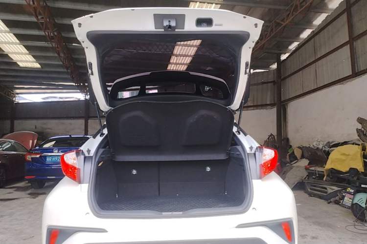 Used Toyota IZOA 2020 2.0L Yi Xiang CARE Trunk