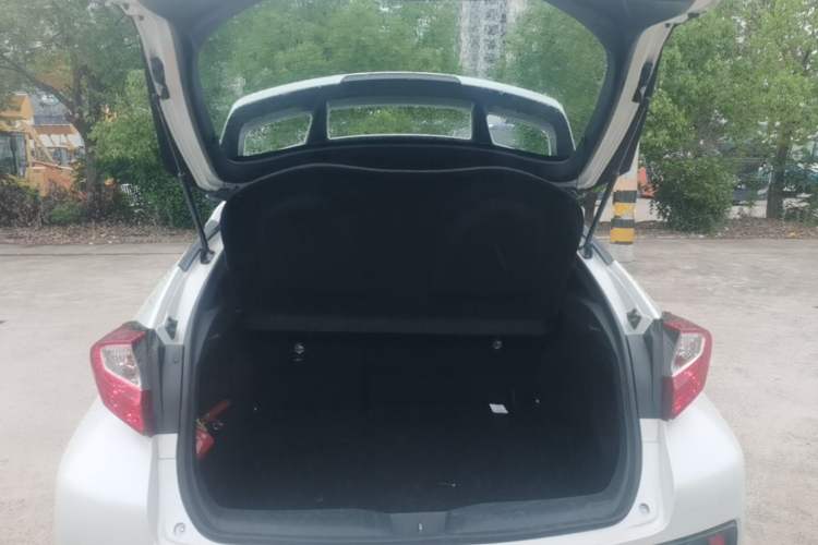 Used Toyota IZOA 2020 2.0L Enjoy Edition Trunk