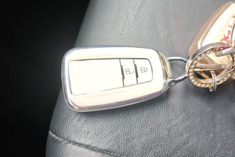 Used Toyota IZOA 2020 2.0L Yichi Version Vehicle Key