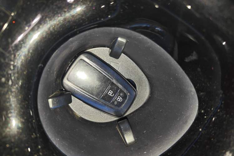 Used Toyota IZOA 2020 2.0L Yichi Version Vehicle Key