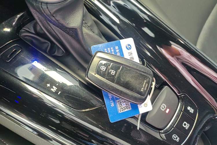 Used Toyota IZOA 2020 2.0L Yichi Version Vehicle Key