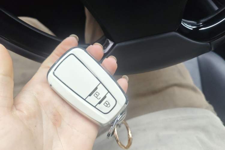 Used Toyota IZOA 2020 2.0L Yichi Version Vehicle Key