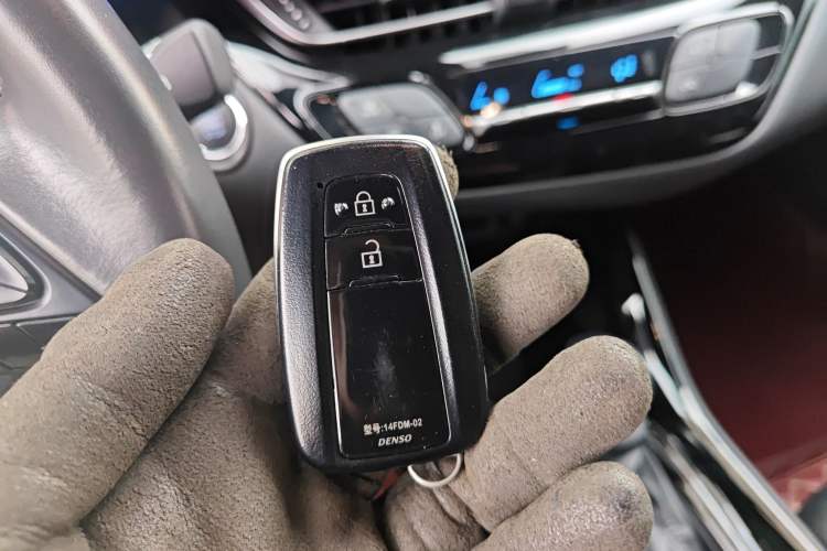 Used Toyota IZOA 2020 2.0L Yichi Version Vehicle Key