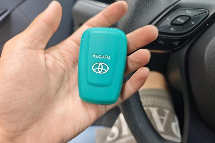 Used Toyota IZOA 2020 2.0L Yi Xiang CARE Vehicle Key
