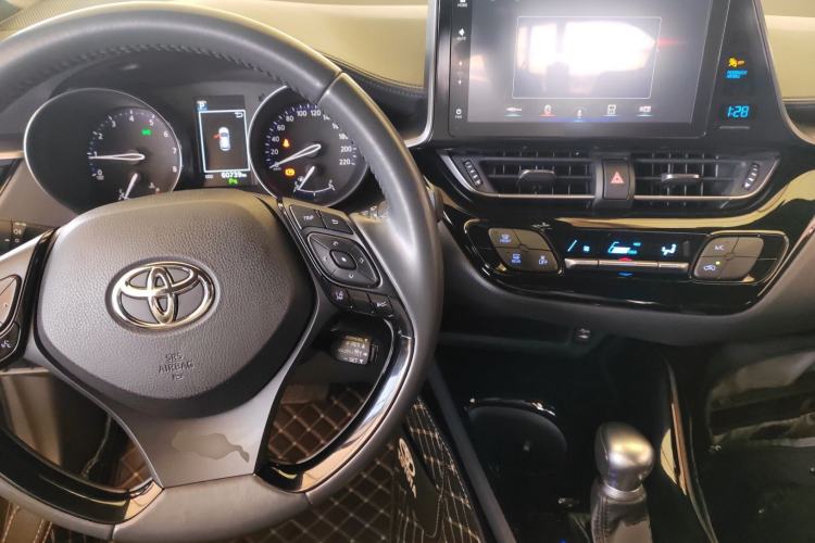 Used Toyota IZOA 2021 2.0L Yichi SPORT Center Console