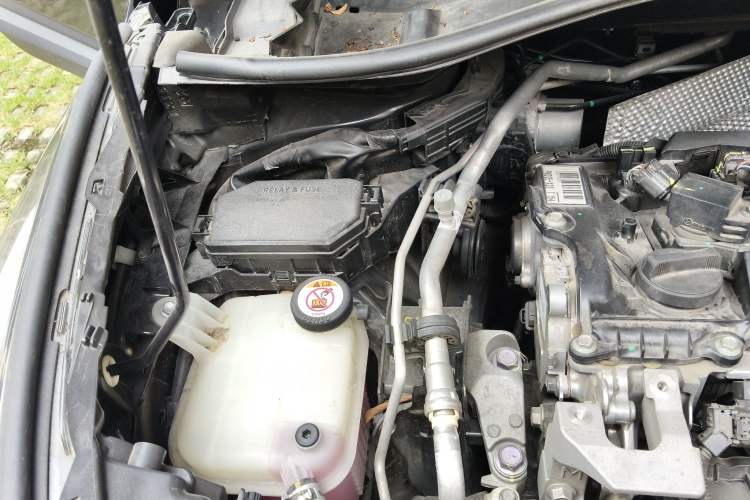 Used Toyota IZOA 2021 2.0L Yichi SPORT Engine Bay Right