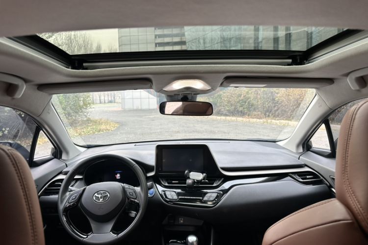 Used Toyota IZOA 2021 Dual-Motor 2.0L Yixuan Edition Interior 1
