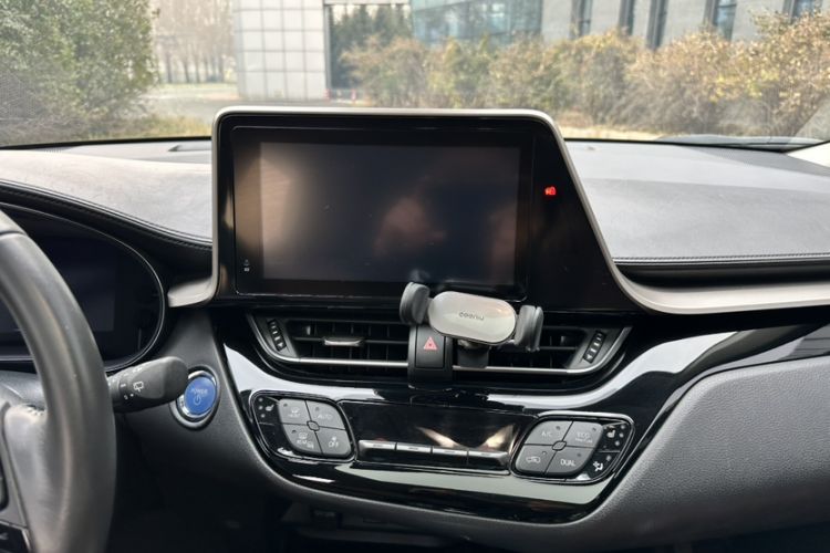 Used Toyota IZOA 2021 Dual-Motor 2.0L Yixuan Edition Interior 3
