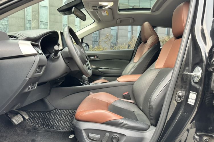Used Toyota IZOA 2021 Dual-Motor 2.0L Yixuan Edition Interior 6