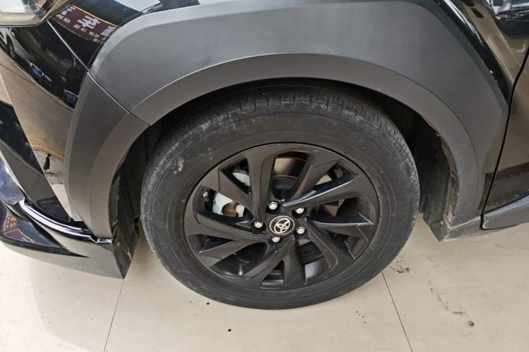 Used Toyota IZOA 2021 2.0L Yichi SPORT Left Front Wheel Hub