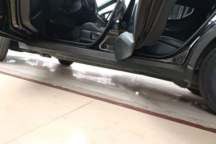 Used Toyota IZOA 2021 2.0L Yichi SPORT Left Side Sill