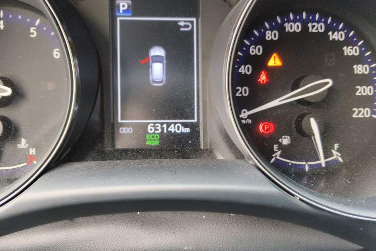 Used Toyota IZOA 2021 2.0L Yichi SPORT Odometer Close Up