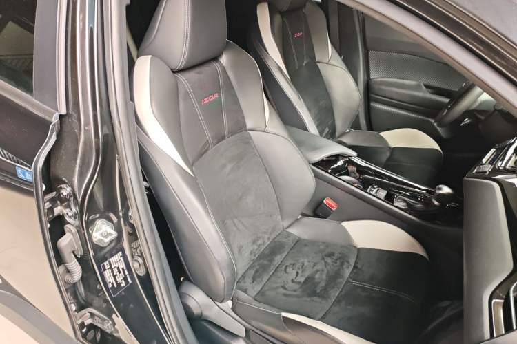 Used Toyota IZOA 2021 2.0L Yichi SPORT Right Front Seat