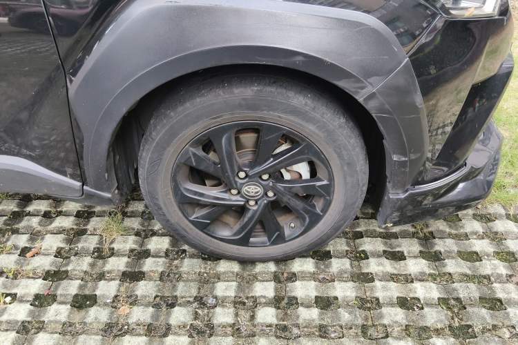 Used Toyota IZOA 2021 2.0L Yichi SPORT Right Front Wheel Hub