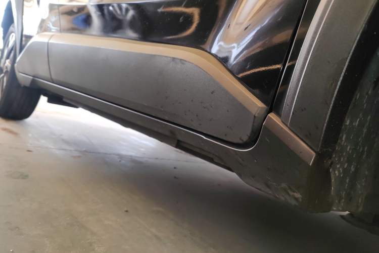 Used Toyota IZOA 2021 2.0L Yichi SPORT Right Side Sill