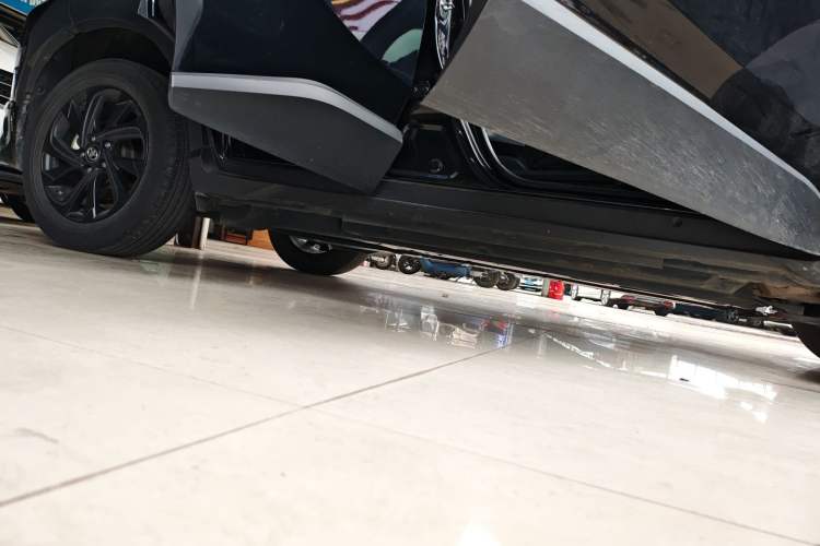 Used Toyota IZOA 2021 2.0L Yichi SPORT Right Side Sill