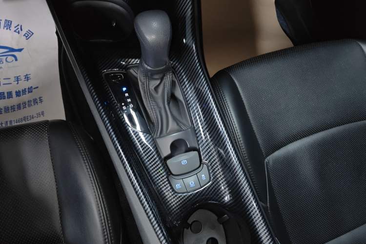 Used Toyota IZOA 2021 Dual-Motor 2.0L Yi Xing Edition Gear Lever