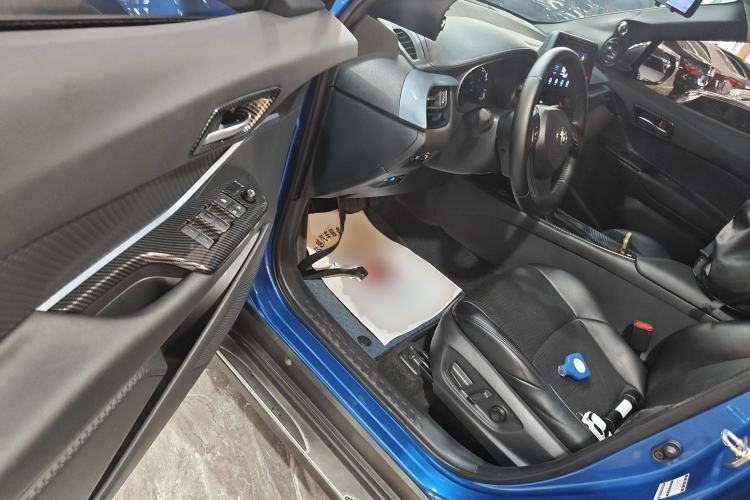 Used Toyota IZOA 2021 Dual-Motor 2.0L Yi Xing Edition Interior 3