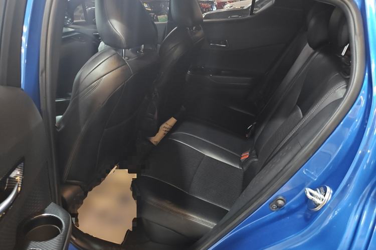 Used Toyota IZOA 2021 Dual-Motor 2.0L Yi Xing Edition Interior 4