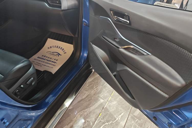 Used Toyota IZOA 2021 Dual-Motor 2.0L Yi Xing Edition Interior 5